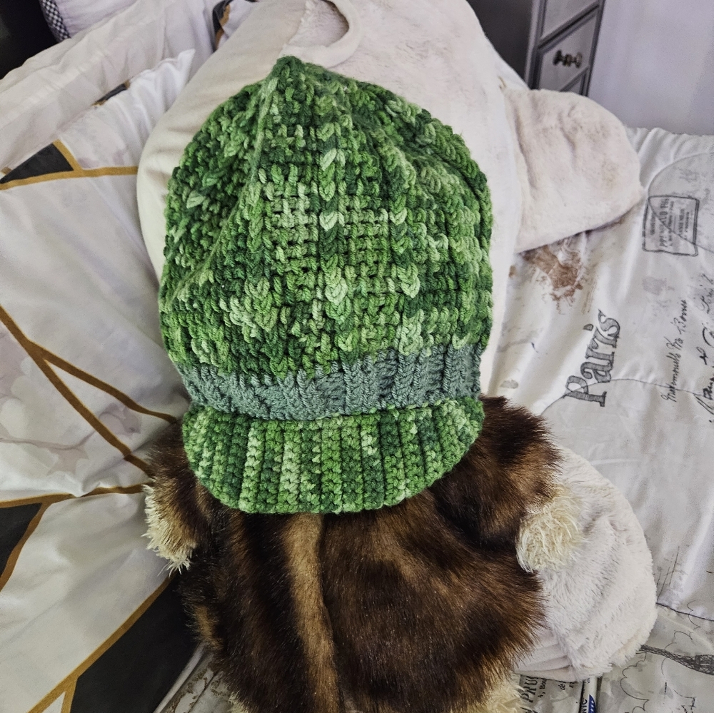 Hand knitted winter hat - Picture 2 of 3